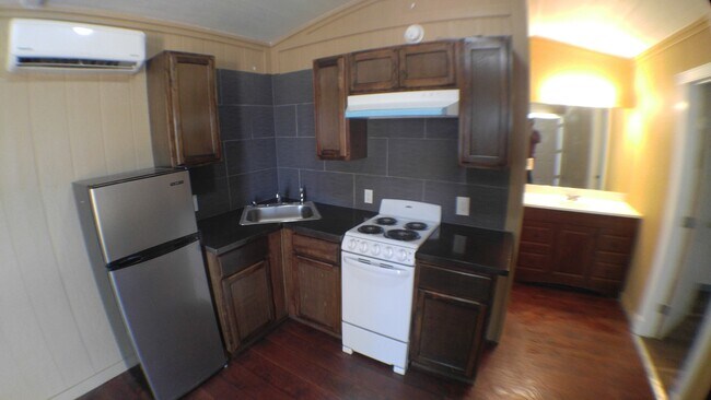 Building Photo - 2024 Family Ln.