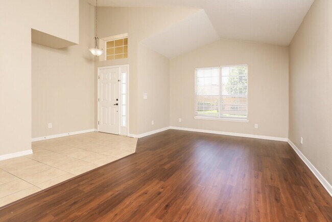 Foto del edificio - 2101 Woodsedge Dr