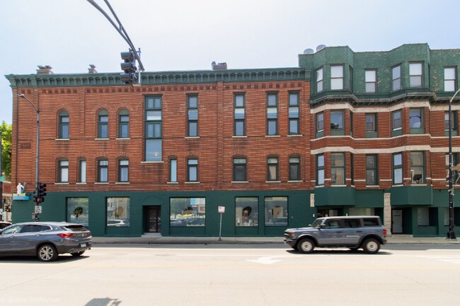 Foto del edificio - 1201 W Diversey Pkwy