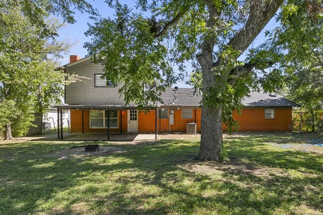 Foto del edificio - 5720 Wharton Dr
