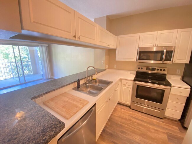 Foto del edificio - 1223 Arbor Lakes Cir