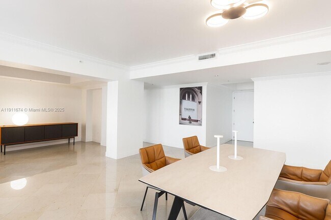 Foto del edificio - 848 Brickell Key Dr