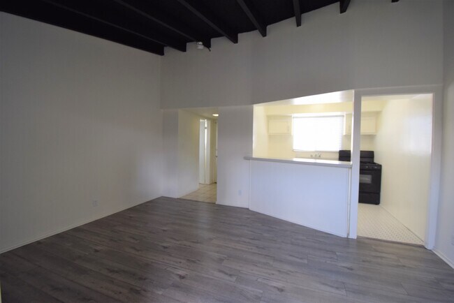 Foto del edificio - 5939 Cedros Ave