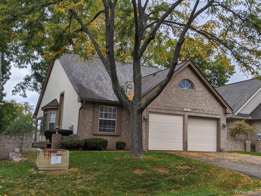 906 Whisperwood Dr, Fenton, MI 48430 Condo for Rent in Fenton, MI