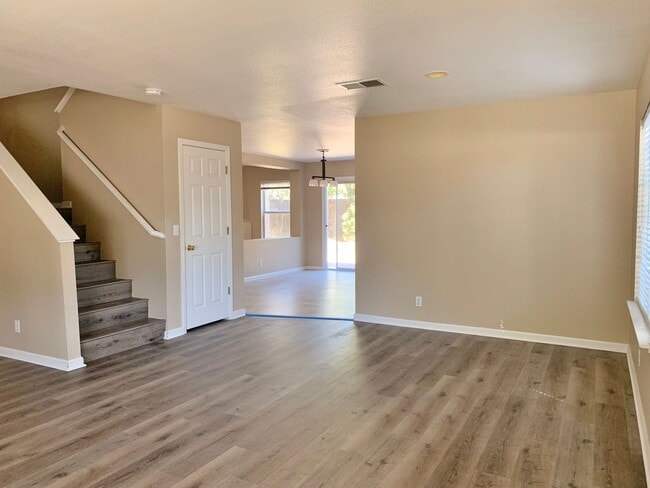 Foto del edificio - 4 Bedroom Home in Hollister  - No App Fee