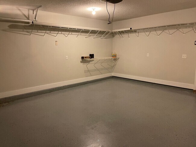 Foto del edificio - 245 Shady Oak Cir
