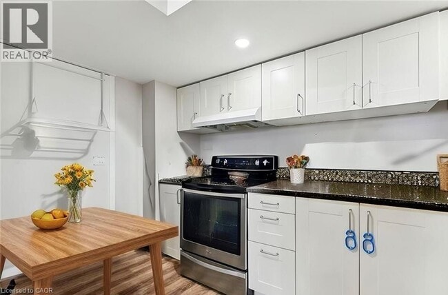 Building Photo - 203 Commercial St