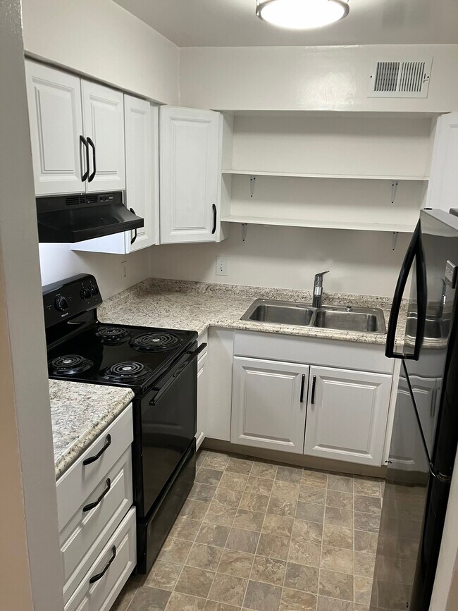 Building Photo - 500 Bowie Dr