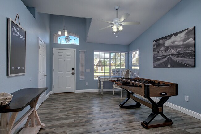 Building Photo - 2207 E Temple Ct