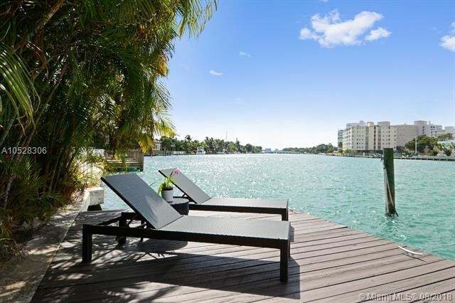 Foto principal - 9416 Bay Dr