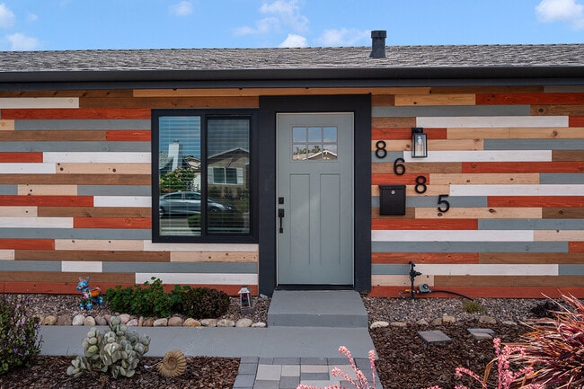 Building Photo - 8685 Longwood St