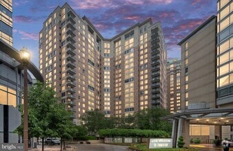 Building Photo - 851 N Glebe Rd