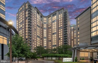 Building Photo - 851 N Glebe Rd