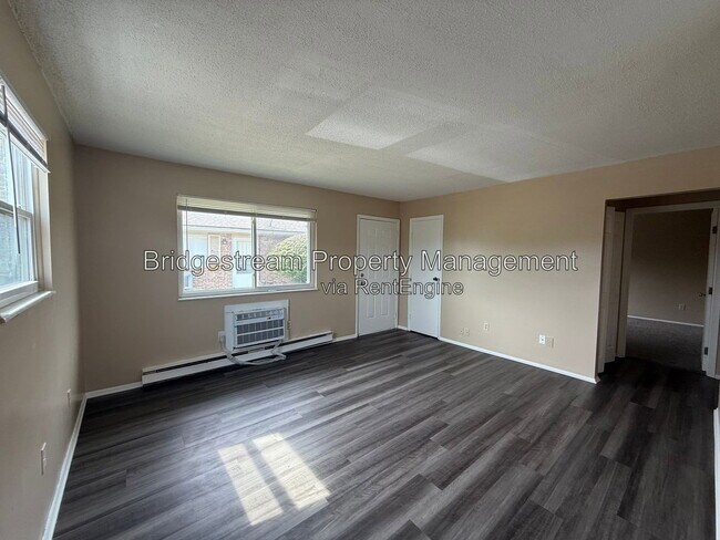 Foto del edificio - 4650 Wayne Meadows Cir