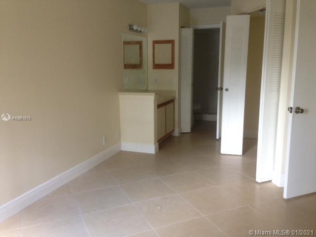 Building Photo - 9999 Summerbreeze Dr