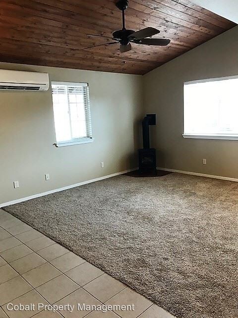 Foto del edificio - 839 NE Hidden Valley Dr