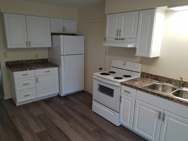 Kitchen - 1309 W Reardon St