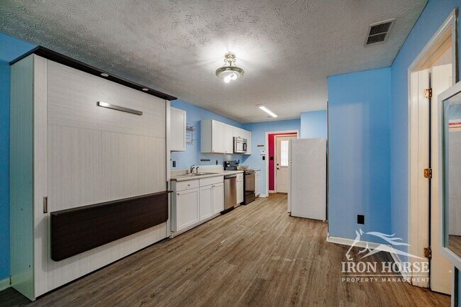 Building Photo - 195 Westchester Cir