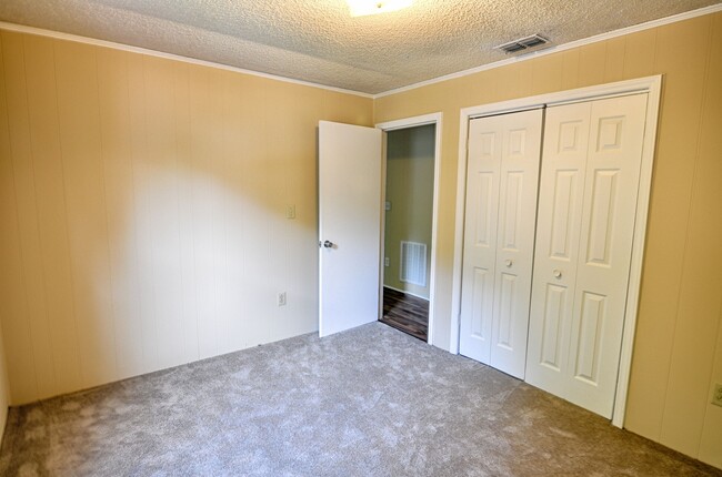 Building Photo - 106 Forsyth Dr