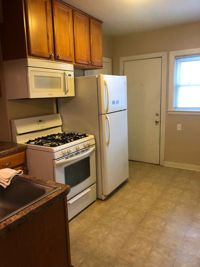 Building Photo - 204 1/2-204-1/2 Park Rd