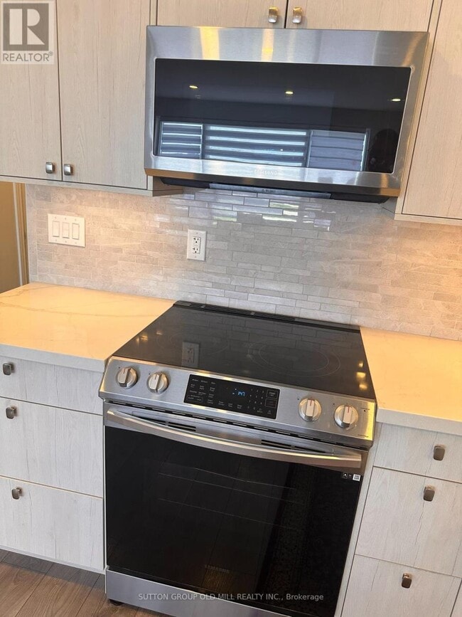 Photo du bâtiment - 1032 Burnhamthorpe Rd E