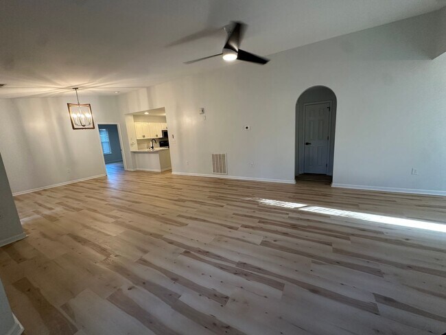 Foto del edificio - Spacious 2 Bedroom Luxury Condo with Pool Access – Wilmington, NC