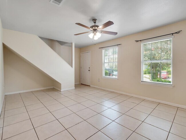Building Photo - 2221 Timberwood Cir S