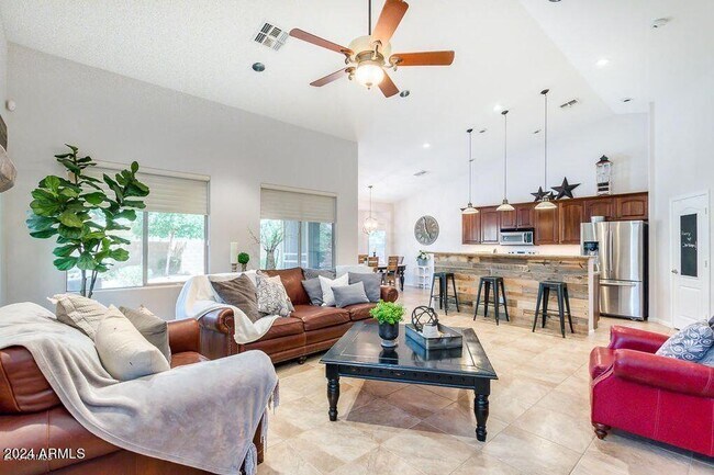 Foto del edificio - 2298 E Ebony Dr