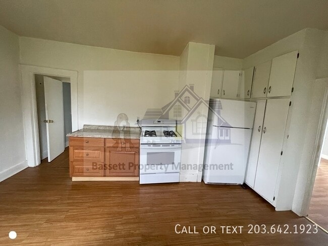 Building Photo - 115 Hubbard Pl