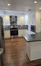 Building Photo - 544 Silver Lake Dr