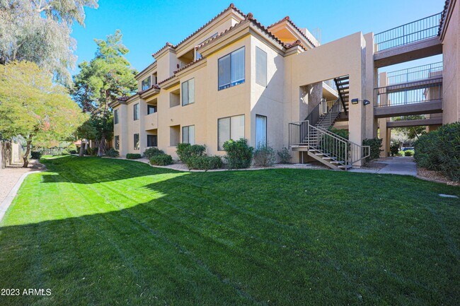 Foto del edificio - 4925 E Desert Cove Ave