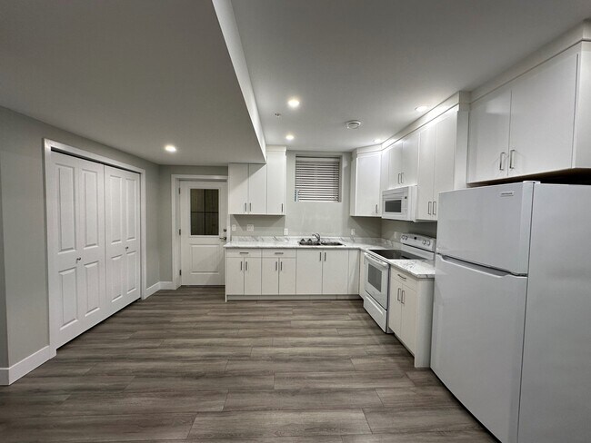 Photo du bâtiment - 46211 Promontory Rd