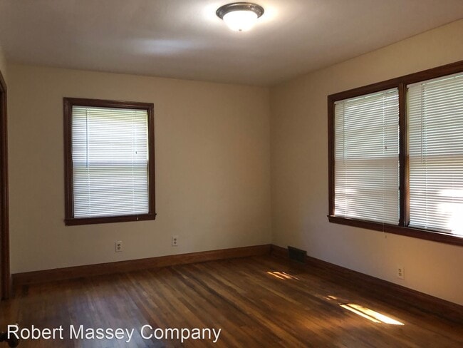 Building Photo - 4 br, 2.5 bath House - 5121 Bardstown Road
