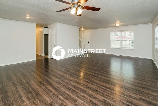 Building Photo - 3 Bedroom Pet-Friendly Home in KNOXVILLE, TN with Main Street Renewal