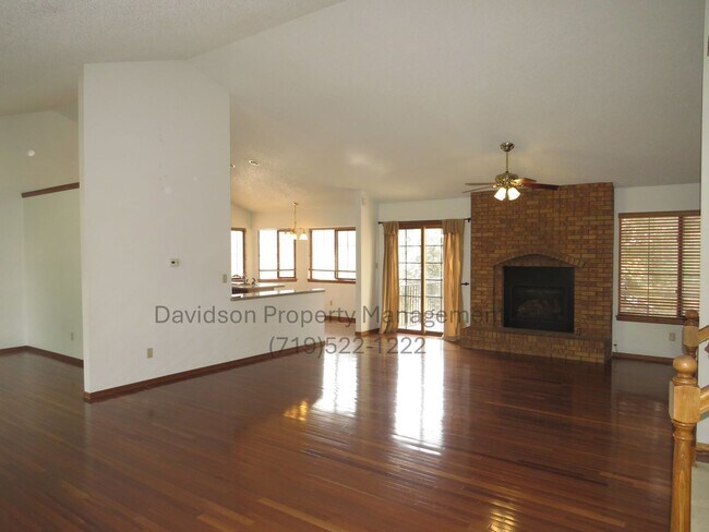Foto del edificio - Stunning 4 Bedroom House in West Colorado ...