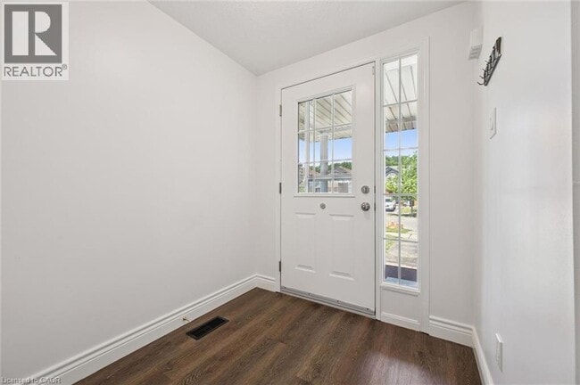 Building Photo - 71 Peach Blossom Crescent
