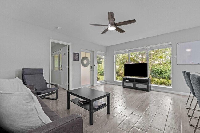 Foto del edificio - 1007 NE 9th Ct