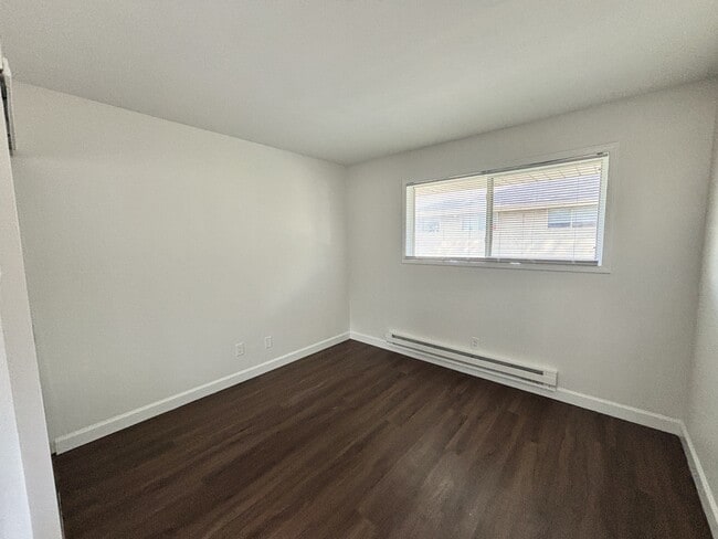 Building Photo - Sundale Townhomes