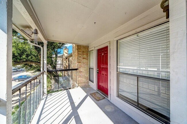 Foto del edificio - 2110 Wilcrest Dr