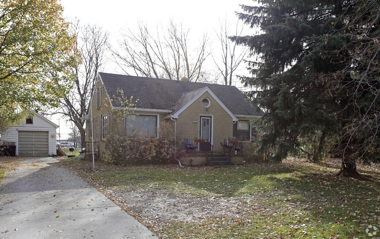 15301 W Coffee Rd, New Berlin, WI 53151 Apartments in New Berlin, WI