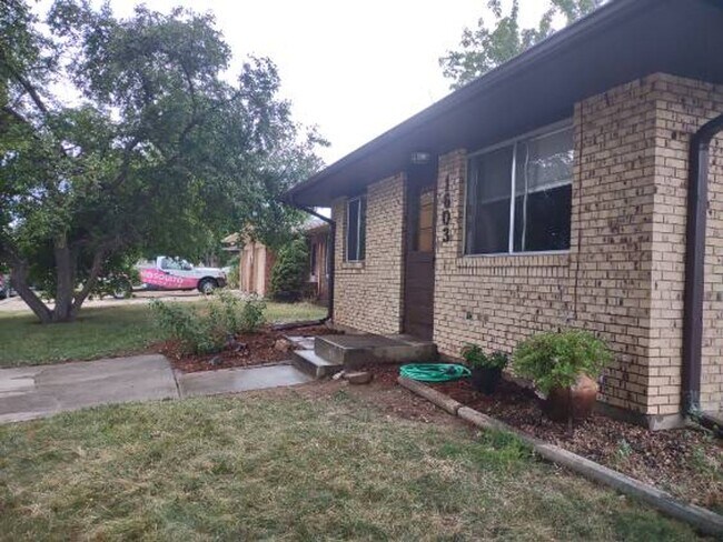 Foto del edificio - 1601-1603 Azalea Dr