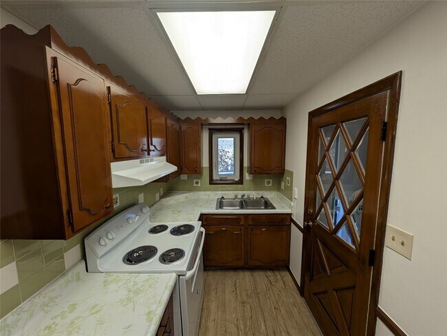 Foto del edificio - 3688 W Lake Rd