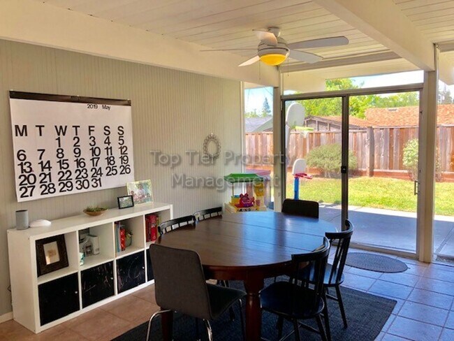 Building Photo - Popular Eichler model 4 Bd/2 Ba, 1742 sf W...