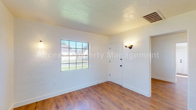 Foto del edificio - 124 Walden St