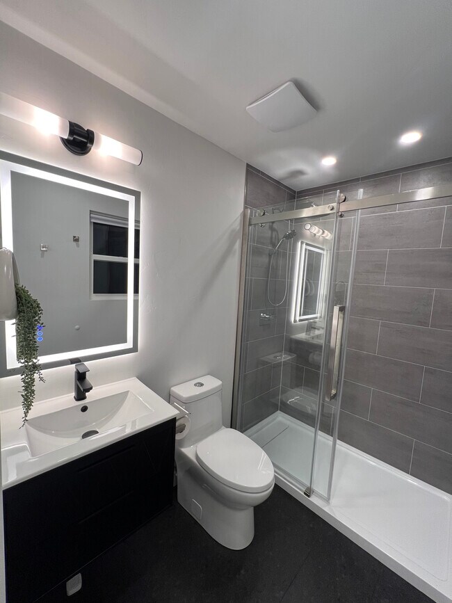 Foto del edificio - 214 W 7th St