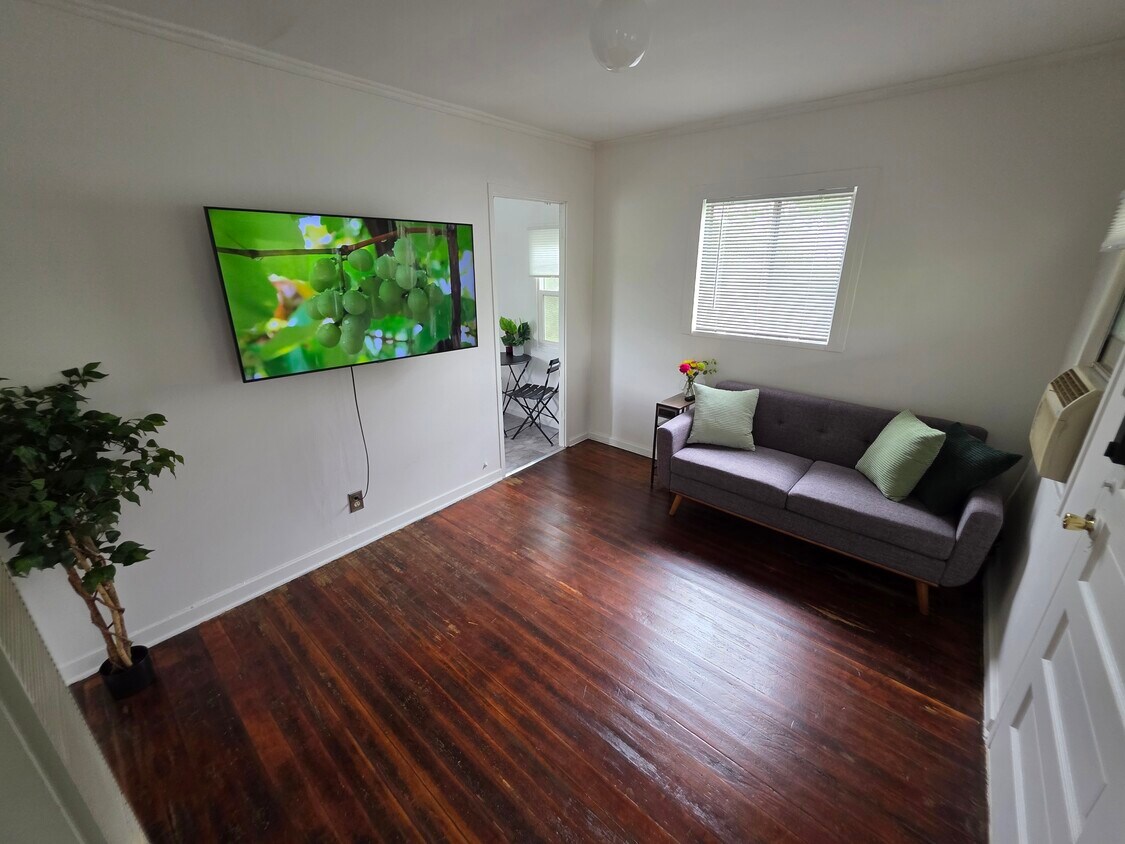 Foto principal - 6419 Ruby St