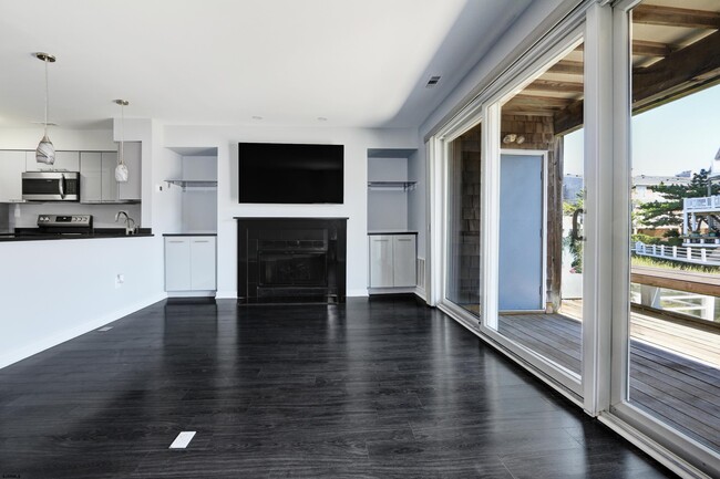 Building Photo - 903 Harbour Cove