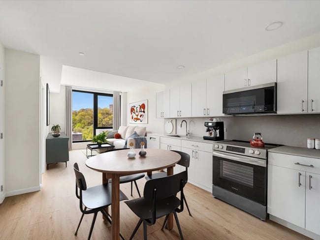 Building Photo - 4778 Broadway