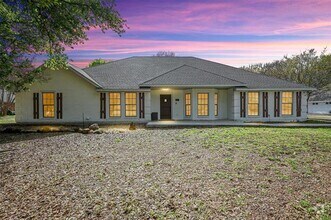 Building Photo - 303 Riva Ridge
