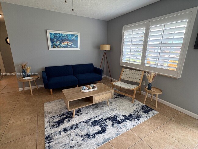 Foto del edificio - 333 Palm Cir